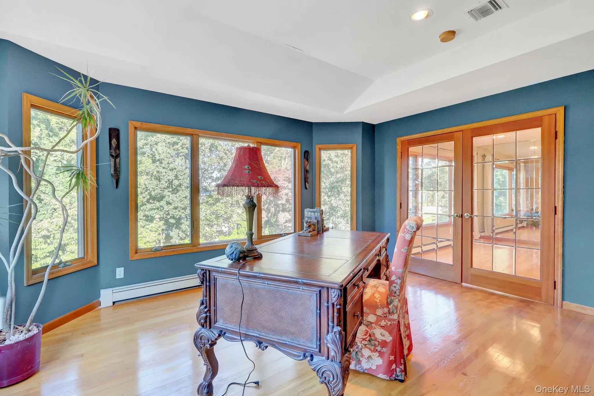 view 2: home office, guest room view 2: home office, guest room