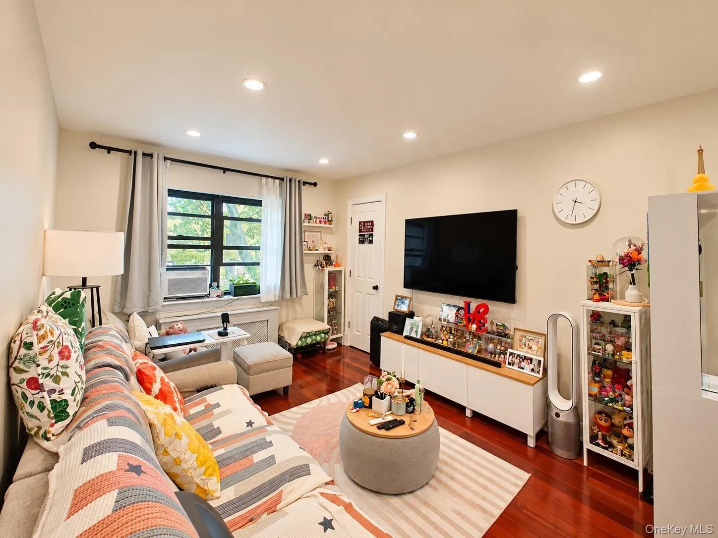 14742 72nd Avenue, New York, NY, 2 Bedrooms Bedrooms, 5 Rooms Rooms,1 BathroomBathrooms,Residential,For Rent,72nd,0,1058183 14742 72nd Avenue, New York, NY, 2 Bedrooms Bedrooms, 5 Rooms Rooms,1 BathroomBathrooms,Residential,For Rent,72nd,0,1058183