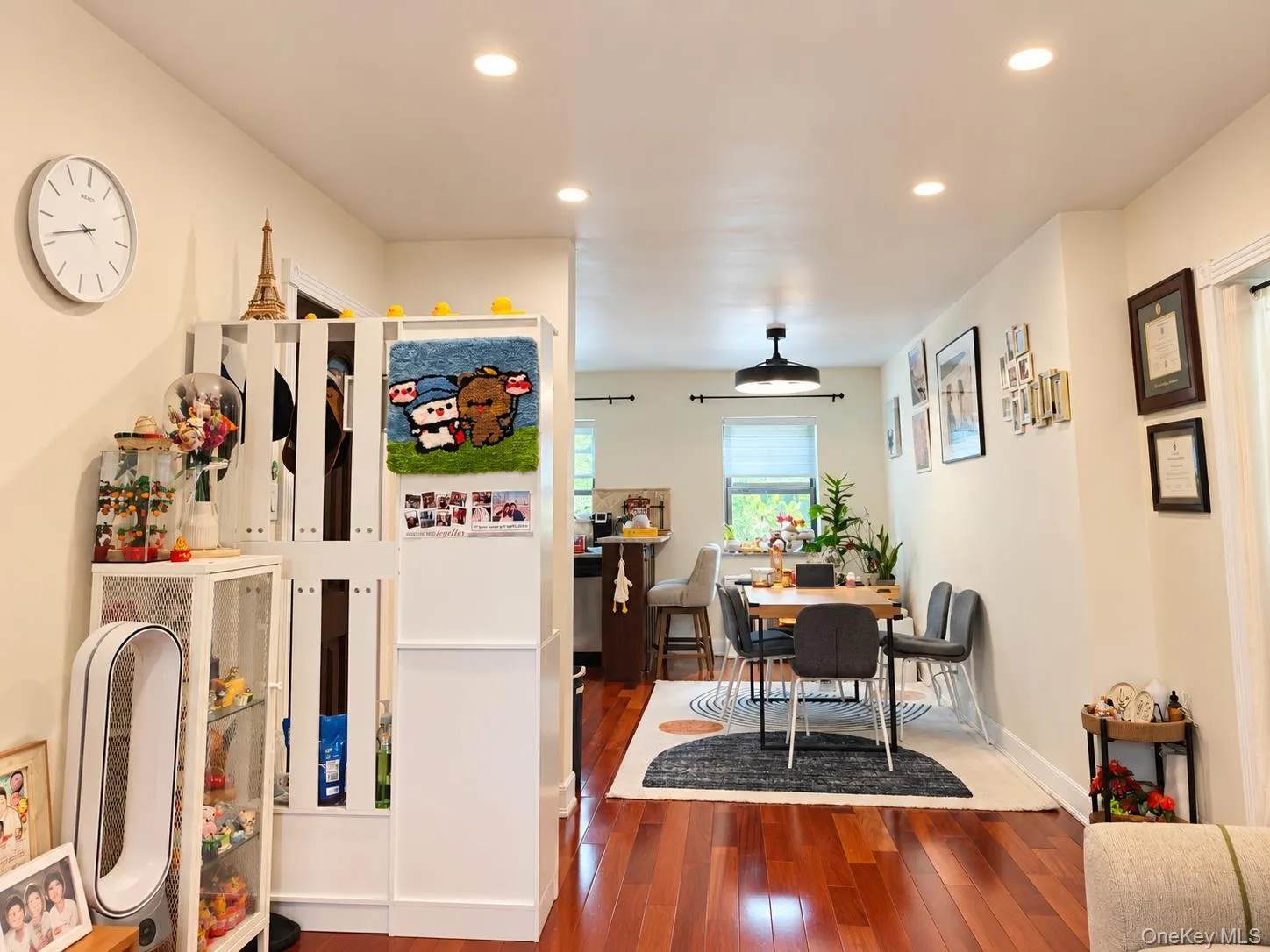 14742 72nd Avenue, New York, NY, 2 Bedrooms Bedrooms, 5 Rooms Rooms,1 BathroomBathrooms,Residential,For Rent,72nd,0,1058183 14742 72nd Avenue, New York, NY, 2 Bedrooms Bedrooms, 5 Rooms Rooms,1 BathroomBathrooms,Residential,For Rent,72nd,0,1058183