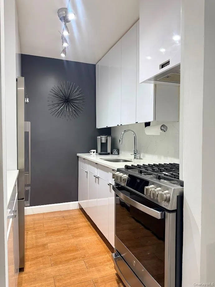 65-15 38th Avenue, New York, NY, 1 Bedroom Bedrooms, 3 Rooms Rooms,1 BathroomBathrooms,Residential,For Rent,38th,0,1058205 65-15 38th Avenue, New York, NY, 1 Bedroom Bedrooms, 3 Rooms Rooms,1 BathroomBathrooms,Residential,For Rent,38th,0,1058205