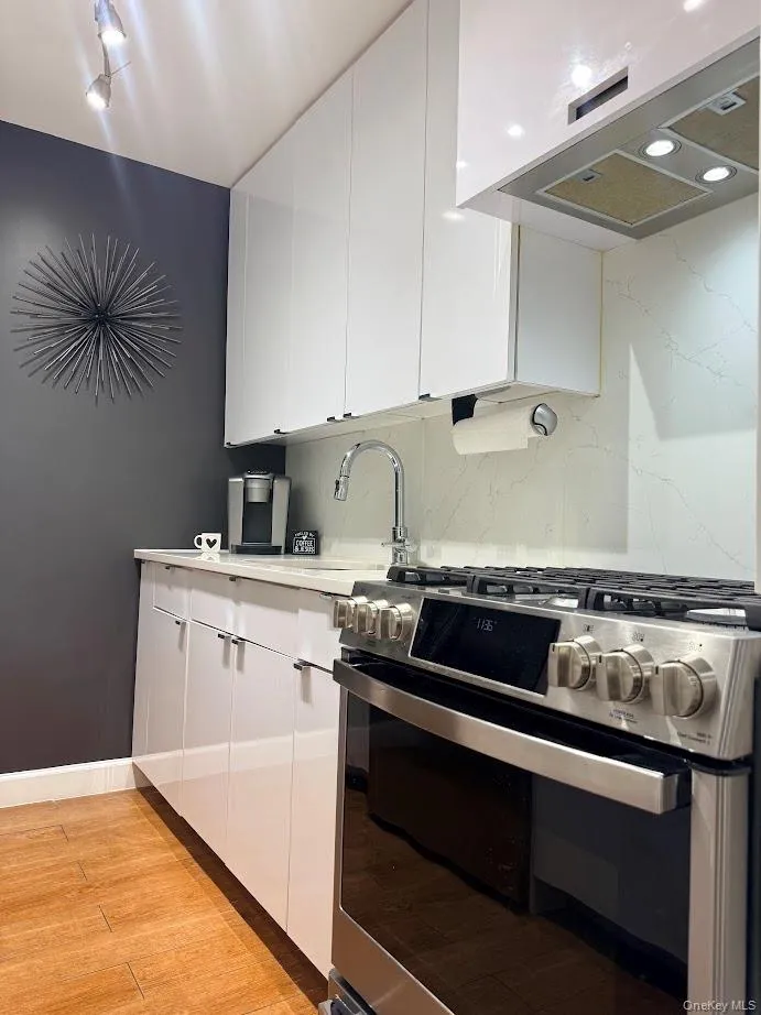 65-15 38th Avenue, New York, NY, 1 Bedroom Bedrooms, 3 Rooms Rooms,1 BathroomBathrooms,Residential,For Rent,38th,0,1058205 65-15 38th Avenue, New York, NY, 1 Bedroom Bedrooms, 3 Rooms Rooms,1 BathroomBathrooms,Residential,For Rent,38th,0,1058205
