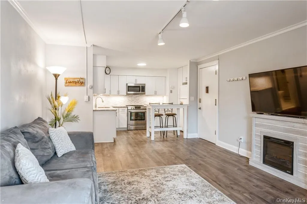 75 Sierra Vista Lane, Clarkstown, NY, 1 Bedroom Bedrooms, 3 Room Rooms,1 BathroomBathrooms,Residential Lease,For Rent,Sierra Vista,0,1058211 75 Sierra Vista Lane, Clarkstown, NY, 1 Bedroom Bedrooms, 3 Room Rooms,1 BathroomBathrooms,Residential Lease,For Rent,Sierra Vista,0,1058211