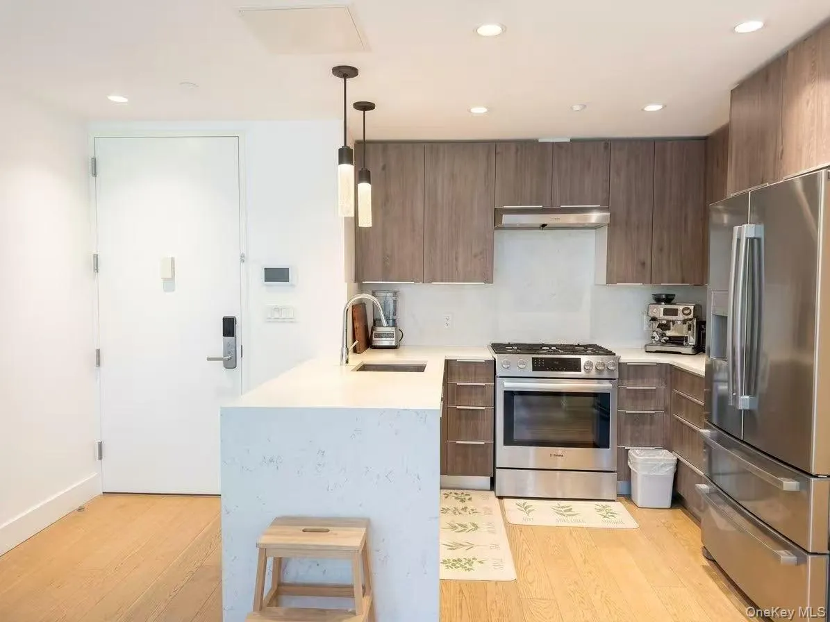 46-20 11th Street, New York, NY, 1 Bedroom Bedrooms, 3 Room Rooms,1 BathroomBathrooms,Residential Lease,For Rent,11th,0,1058221 46-20 11th Street, New York, NY, 1 Bedroom Bedrooms, 3 Room Rooms,1 BathroomBathrooms,Residential Lease,For Rent,11th,0,1058221