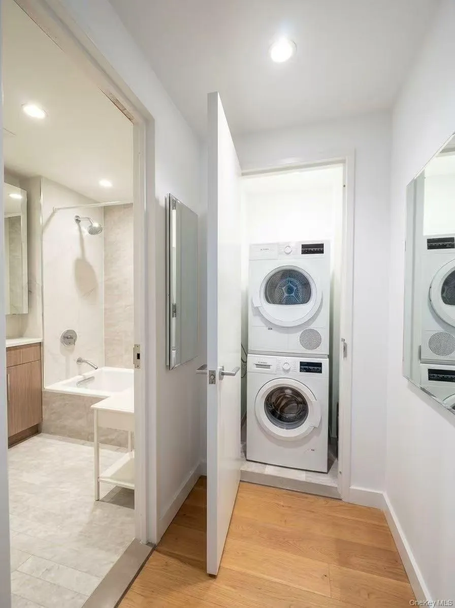 46-20 11th Street, New York, NY, 1 Bedroom Bedrooms, 3 Room Rooms,1 BathroomBathrooms,Residential Lease,For Rent,11th,0,1058221 46-20 11th Street, New York, NY, 1 Bedroom Bedrooms, 3 Room Rooms,1 BathroomBathrooms,Residential Lease,For Rent,11th,0,1058221