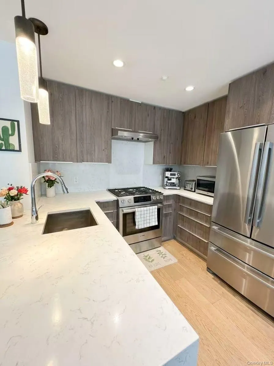 46-20 11th Street, New York, NY, 1 Bedroom Bedrooms, 3 Room Rooms,1 BathroomBathrooms,Residential Lease,For Rent,11th,0,1058221 46-20 11th Street, New York, NY, 1 Bedroom Bedrooms, 3 Room Rooms,1 BathroomBathrooms,Residential Lease,For Rent,11th,0,1058221