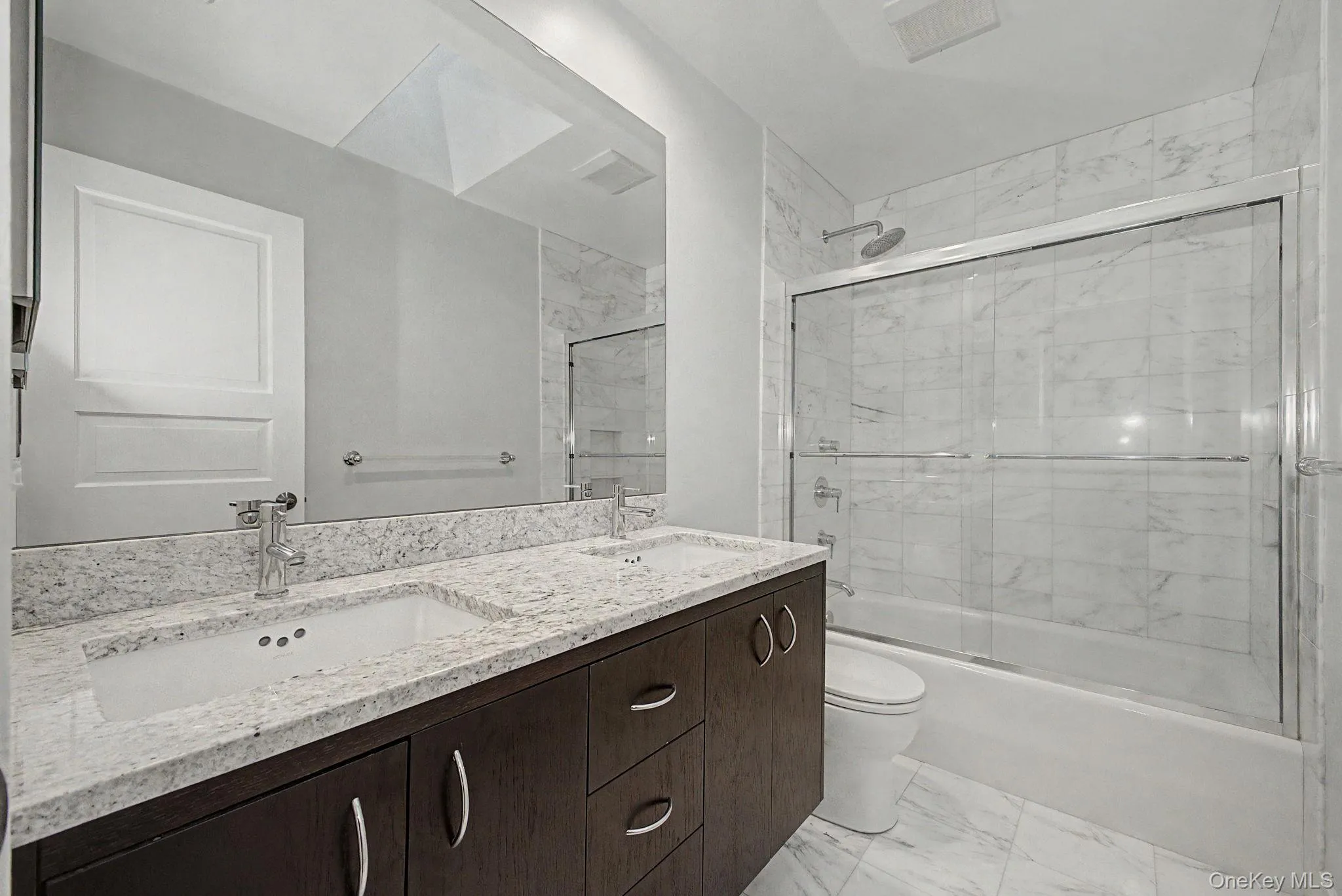 Skylight bathroom shared by two bedrooms. Skylight bathroom shared by two bedrooms.
