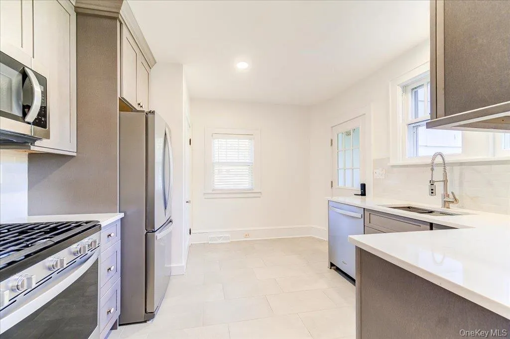 943 Main Street, Fishkill, NY, 4 Bedrooms Bedrooms, 9 Rooms Rooms,2 BathroomsBathrooms,Residential,For Rent,Main,0,1058243 943 Main Street, Fishkill, NY, 4 Bedrooms Bedrooms, 9 Rooms Rooms,2 BathroomsBathrooms,Residential,For Rent,Main,0,1058243