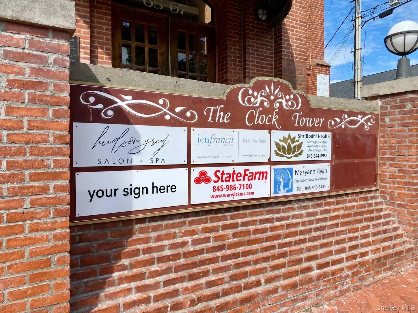 Signage options directly out front as well as interior windows facing Main Street. Signage options directly out front as well as interior windows facing Main Street.