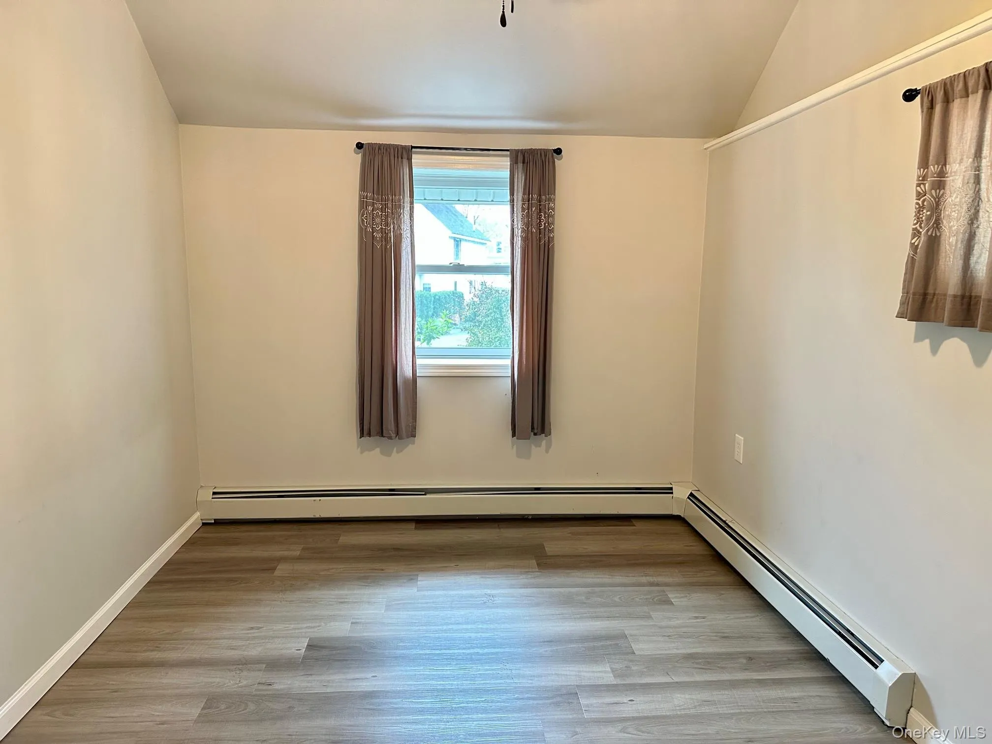 38 Glenmere Avenue, Warwick (town), NY, 1 Bedroom Bedrooms, 3 Room Rooms,1 BathroomBathrooms,Residential Lease,For Rent,Glenmere,0,1058271 38 Glenmere Avenue, Warwick (town), NY, 1 Bedroom Bedrooms, 3 Room Rooms,1 BathroomBathrooms,Residential Lease,For Rent,Glenmere,0,1058271