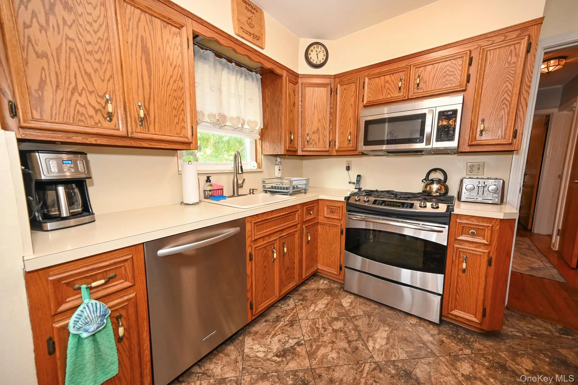 7601 58th Road, New York, NY, 2 Bedrooms Bedrooms, 6 Rooms Rooms,2 BathroomsBathrooms,Residential,For Rent,58th,0,1058279 7601 58th Road, New York, NY, 2 Bedrooms Bedrooms, 6 Rooms Rooms,2 BathroomsBathrooms,Residential,For Rent,58th,0,1058279