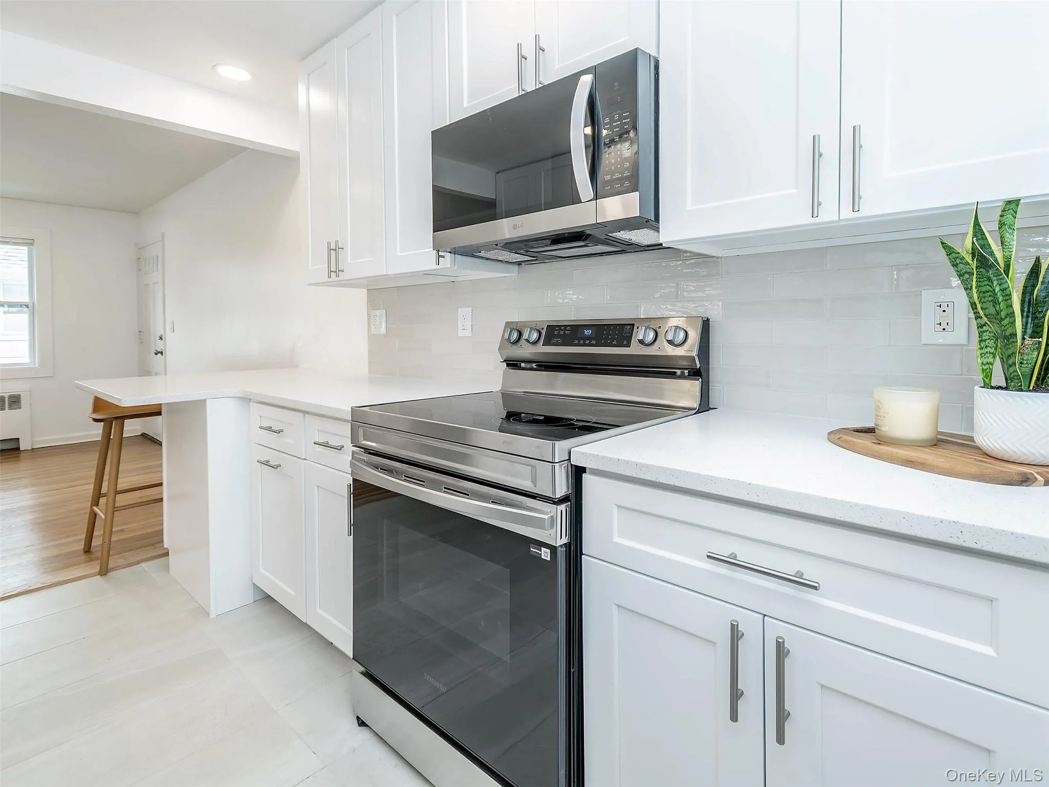Beautiful tile back splash and recessed lighting. Beautiful tile back splash and recessed lighting.