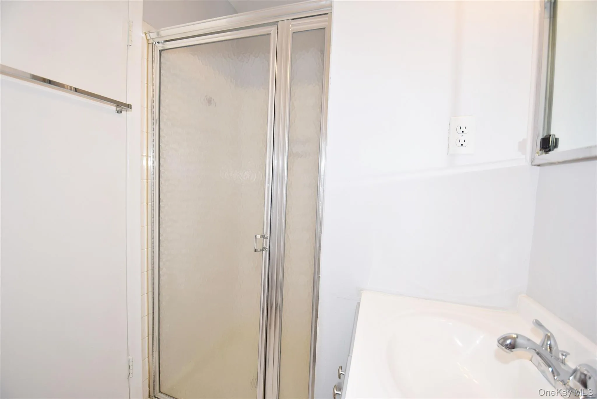 220-47 67 Ave, New York, NY, 3 Bedroom Bedrooms, 6 Room Rooms,2 BathroomBathrooms,Residential Lease,For Rent,67 Ave,0,1058285 220-47 67 Ave, New York, NY, 3 Bedroom Bedrooms, 6 Room Rooms,2 BathroomBathrooms,Residential Lease,For Rent,67 Ave,0,1058285