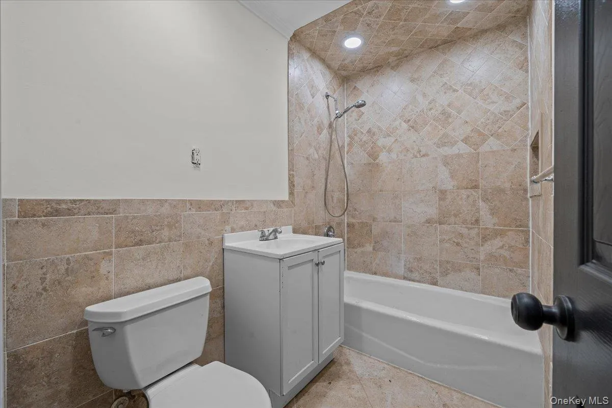 40 Newkirk Road, Yonkers, NY, 3 Bedrooms Bedrooms, 6 Rooms Rooms,2 BathroomsBathrooms,Residential,For Rent,Newkirk,0,1058293 40 Newkirk Road, Yonkers, NY, 3 Bedrooms Bedrooms, 6 Rooms Rooms,2 BathroomsBathrooms,Residential,For Rent,Newkirk,0,1058293