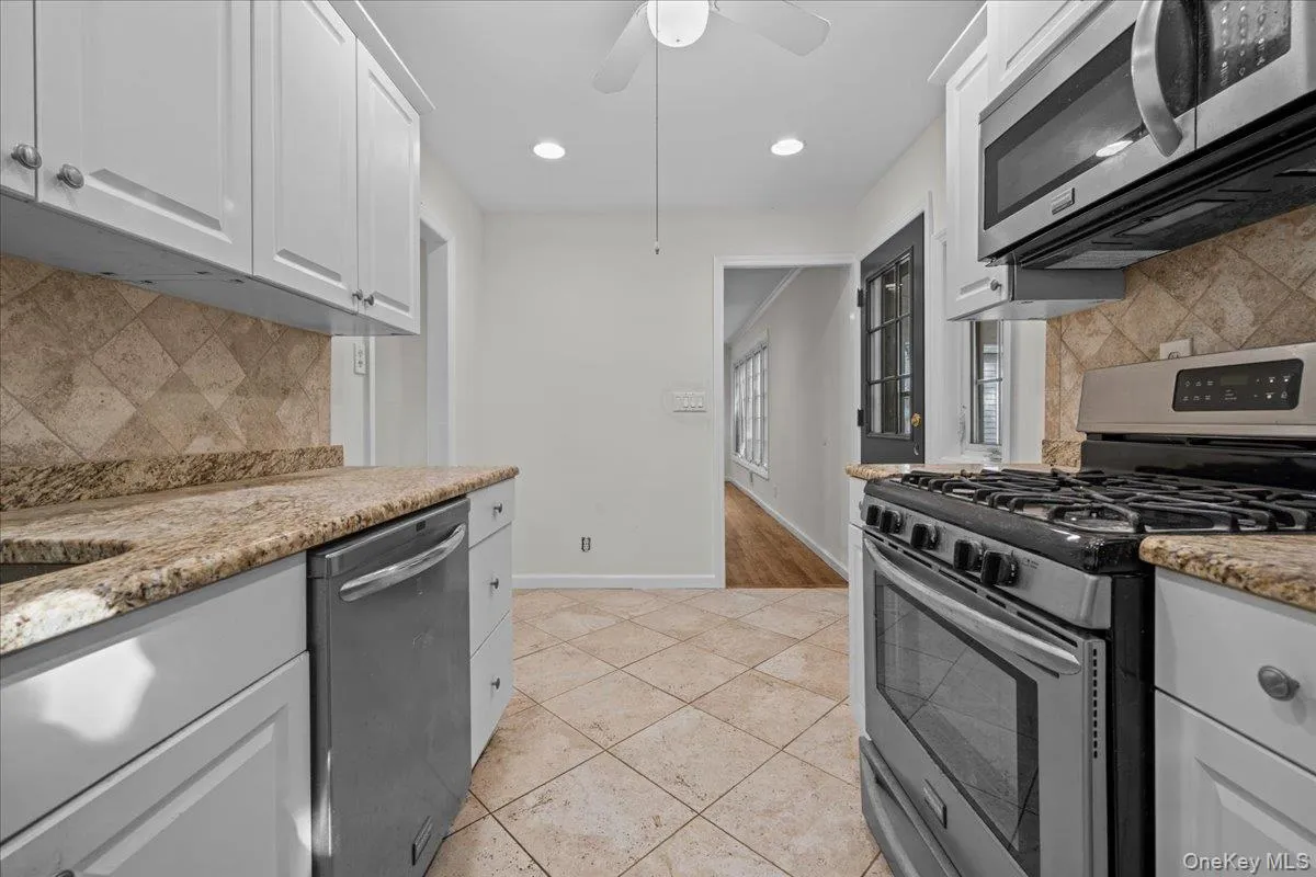 40 Newkirk Road, Yonkers, NY, 3 Bedrooms Bedrooms, 6 Rooms Rooms,2 BathroomsBathrooms,Residential,For Rent,Newkirk,0,1058293 40 Newkirk Road, Yonkers, NY, 3 Bedrooms Bedrooms, 6 Rooms Rooms,2 BathroomsBathrooms,Residential,For Rent,Newkirk,0,1058293