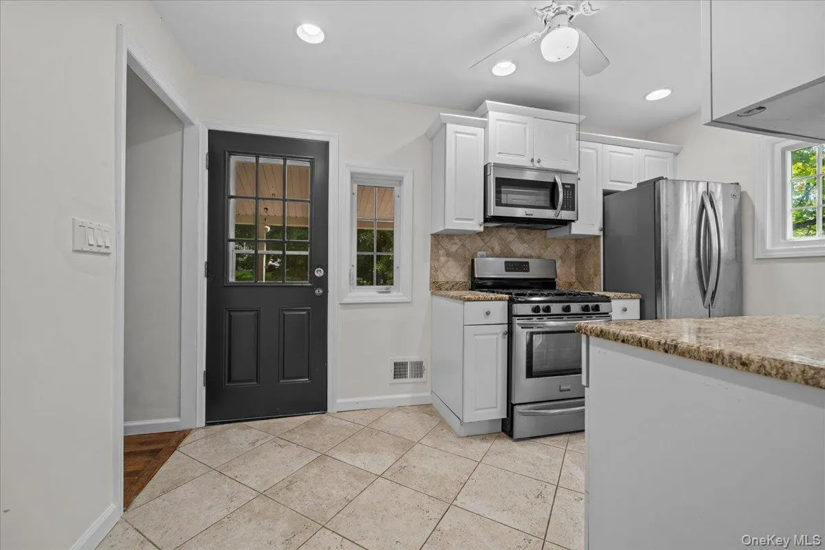 40 Newkirk Road, Yonkers, NY, 3 Bedrooms Bedrooms, 6 Rooms Rooms,2 BathroomsBathrooms,Residential,For Rent,Newkirk,0,1058293 40 Newkirk Road, Yonkers, NY, 3 Bedrooms Bedrooms, 6 Rooms Rooms,2 BathroomsBathrooms,Residential,For Rent,Newkirk,0,1058293