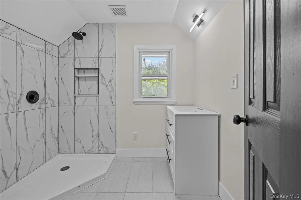 40 Newkirk Road, Yonkers, NY, 3 Bedrooms Bedrooms, 6 Rooms Rooms,2 BathroomsBathrooms,Residential,For Rent,Newkirk,0,1058293 40 Newkirk Road, Yonkers, NY, 3 Bedrooms Bedrooms, 6 Rooms Rooms,2 BathroomsBathrooms,Residential,For Rent,Newkirk,0,1058293