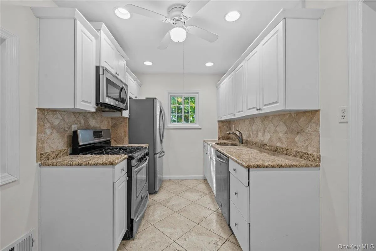 40 Newkirk Road, Yonkers, NY, 3 Bedrooms Bedrooms, 6 Rooms Rooms,2 BathroomsBathrooms,Residential,For Rent,Newkirk,0,1058293 40 Newkirk Road, Yonkers, NY, 3 Bedrooms Bedrooms, 6 Rooms Rooms,2 BathroomsBathrooms,Residential,For Rent,Newkirk,0,1058293