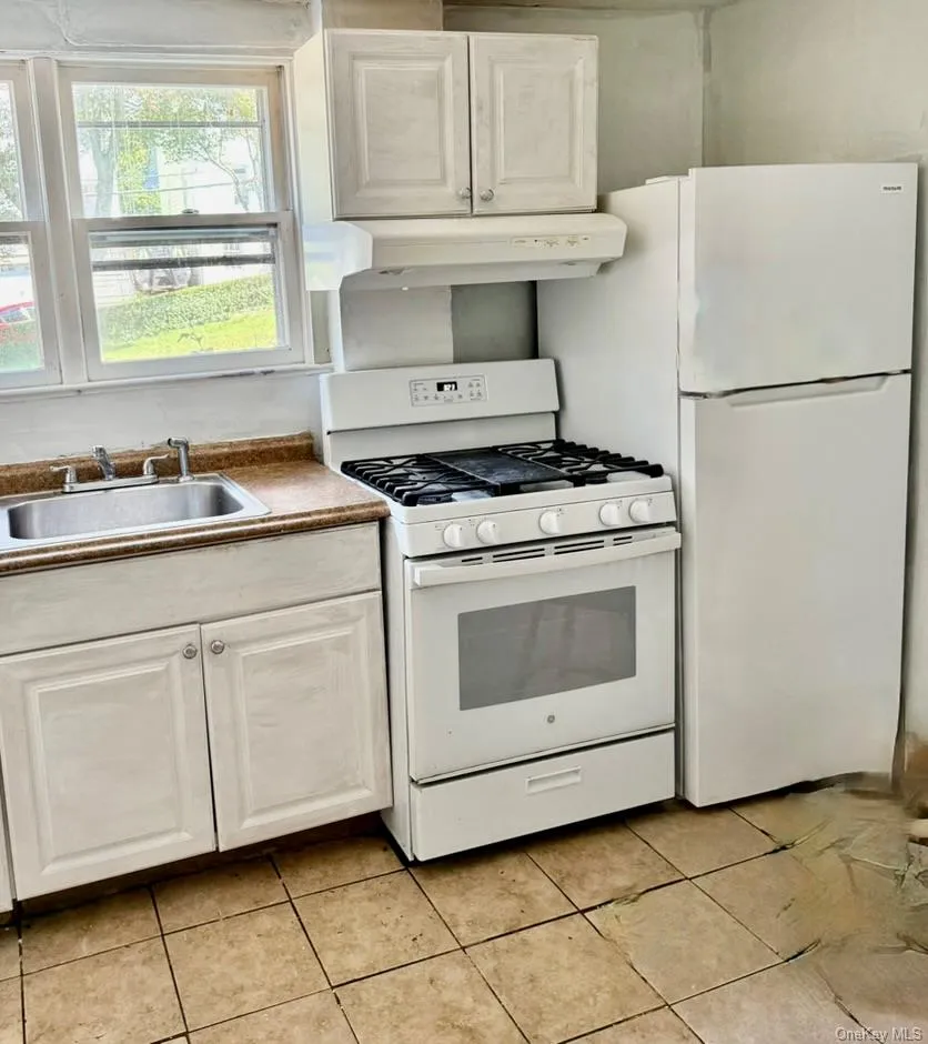 74 Yale Avenue, Ossining, NY, 3 Bedroom Bedrooms, 5 Room Rooms,1 BathroomBathrooms,Residential Lease,For Rent,Yale,0,1058307 74 Yale Avenue, Ossining, NY, 3 Bedroom Bedrooms, 5 Room Rooms,1 BathroomBathrooms,Residential Lease,For Rent,Yale,0,1058307