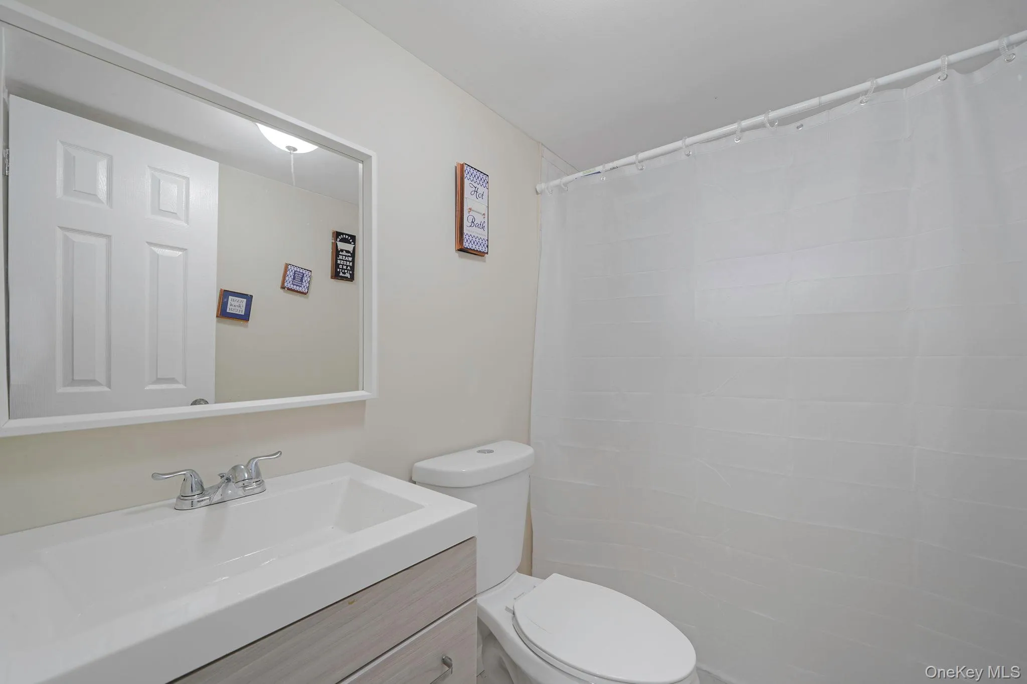 180 Branch Avenue, Islip, NY, 4 Bedrooms Bedrooms, 8 Rooms Rooms,2 BathroomsBathrooms,Residential,For Rent,Branch,0,1058315 180 Branch Avenue, Islip, NY, 4 Bedrooms Bedrooms, 8 Rooms Rooms,2 BathroomsBathrooms,Residential,For Rent,Branch,0,1058315