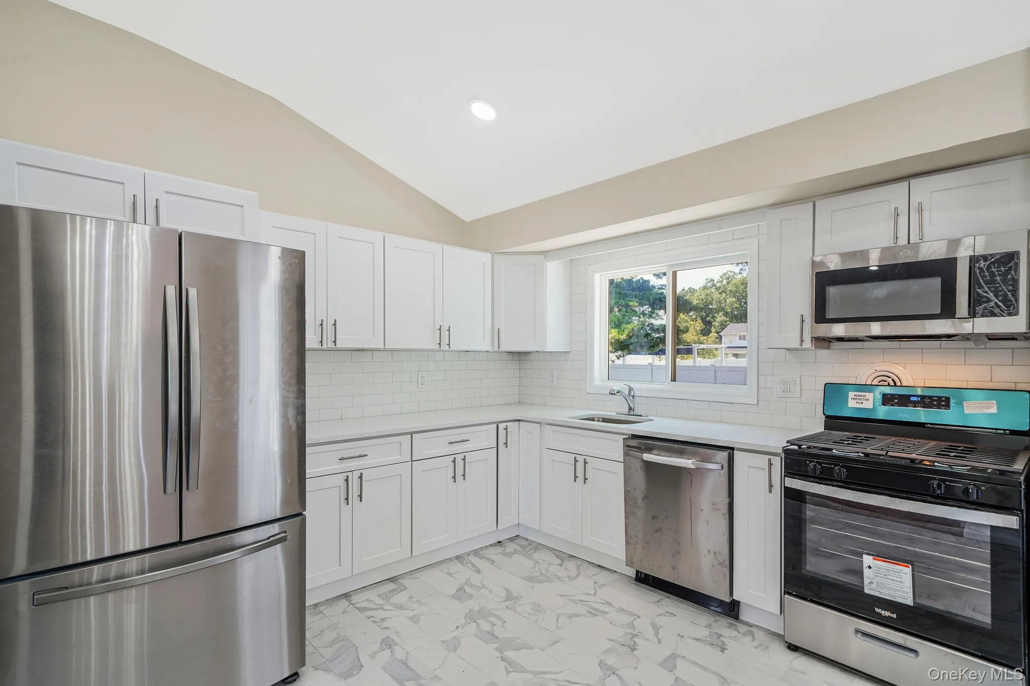 180 Branch Avenue, Islip, NY, 4 Bedrooms Bedrooms, 8 Rooms Rooms,2 BathroomsBathrooms,Residential,For Rent,Branch,0,1058315 180 Branch Avenue, Islip, NY, 4 Bedrooms Bedrooms, 8 Rooms Rooms,2 BathroomsBathrooms,Residential,For Rent,Branch,0,1058315