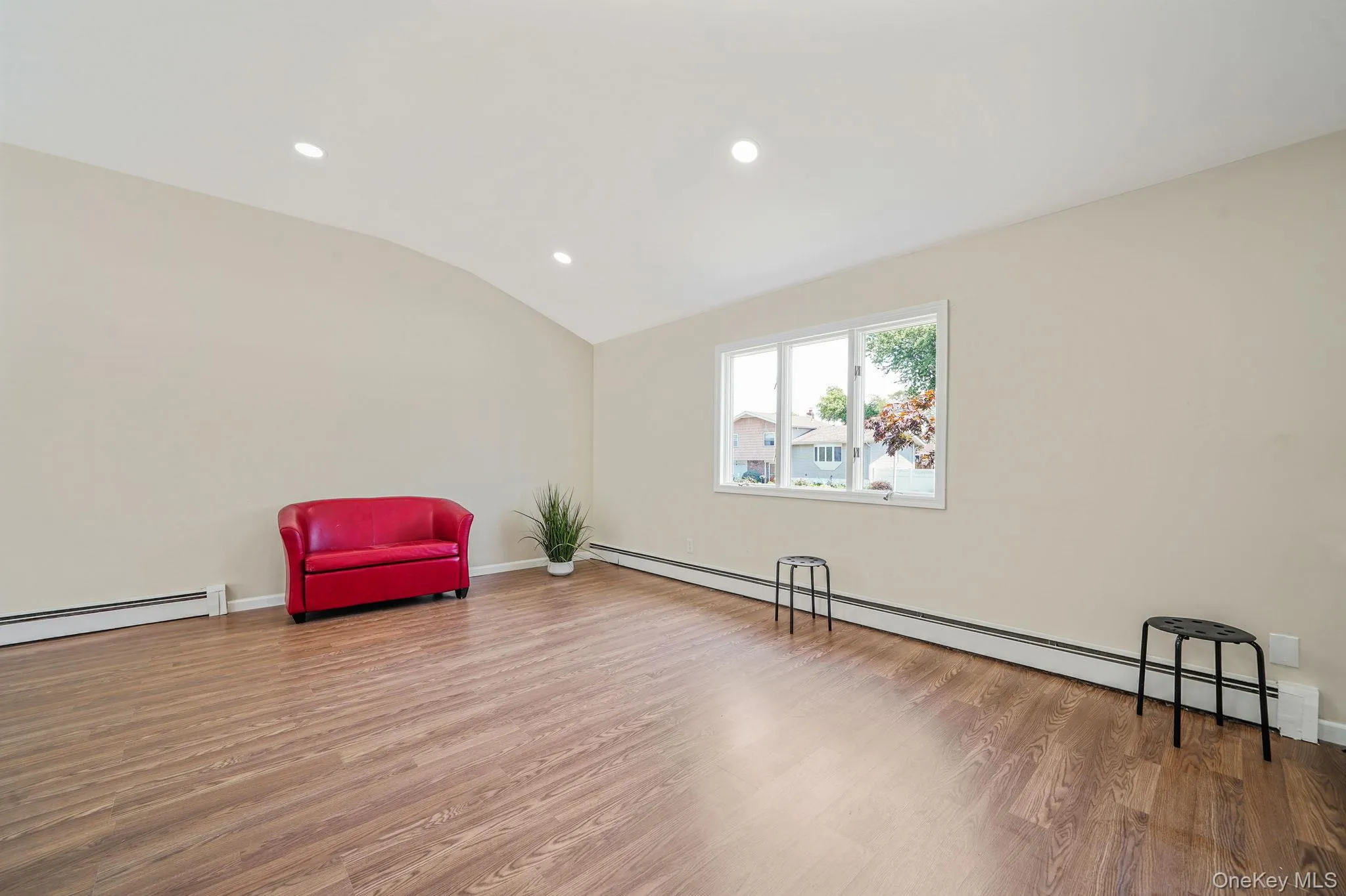 180 Branch Avenue, Islip, NY, 4 Bedrooms Bedrooms, 8 Rooms Rooms,2 BathroomsBathrooms,Residential,For Rent,Branch,0,1058315 180 Branch Avenue, Islip, NY, 4 Bedrooms Bedrooms, 8 Rooms Rooms,2 BathroomsBathrooms,Residential,For Rent,Branch,0,1058315