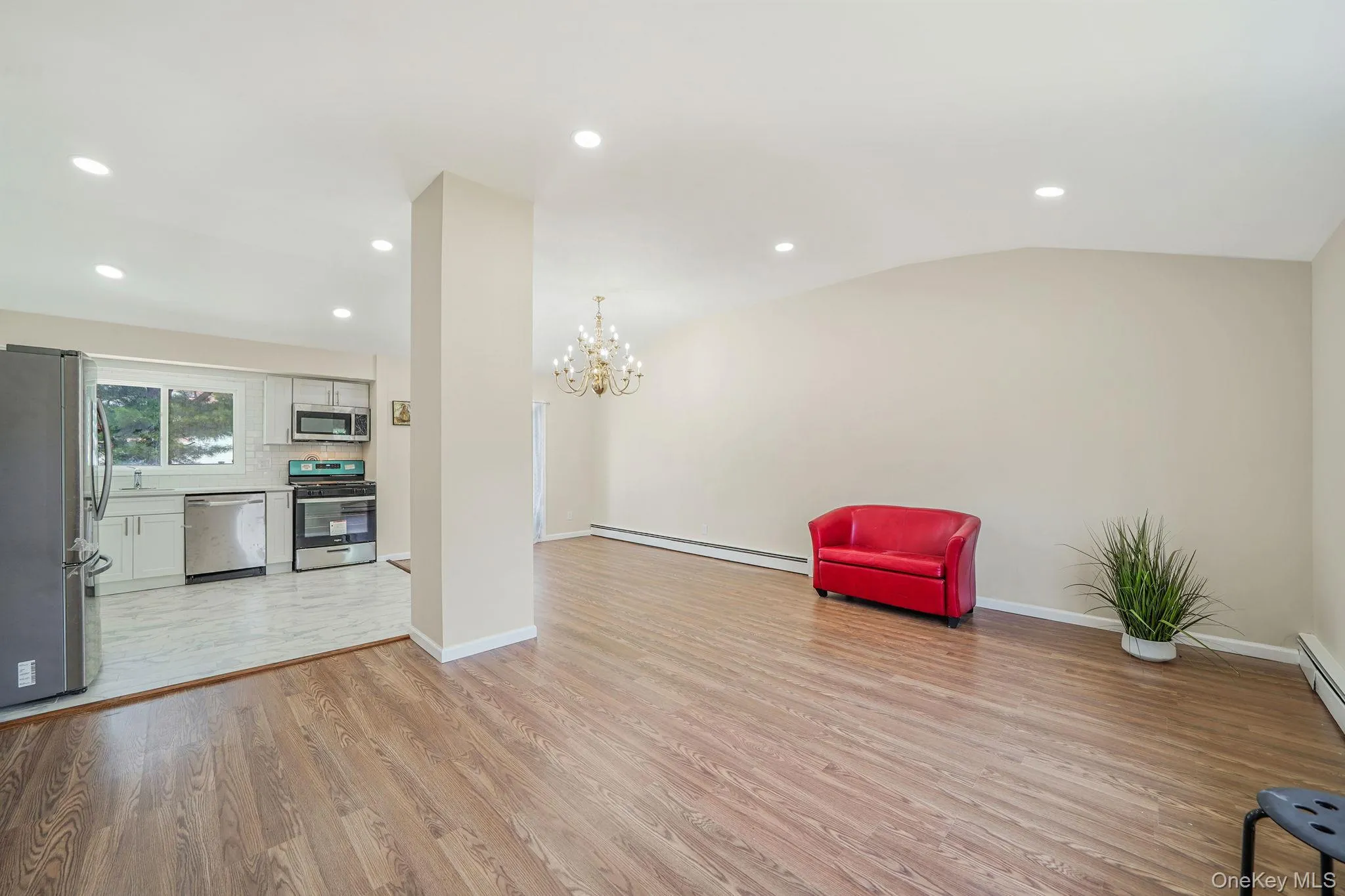 180 Branch Avenue, Islip, NY, 4 Bedrooms Bedrooms, 8 Rooms Rooms,2 BathroomsBathrooms,Residential,For Rent,Branch,0,1058315 180 Branch Avenue, Islip, NY, 4 Bedrooms Bedrooms, 8 Rooms Rooms,2 BathroomsBathrooms,Residential,For Rent,Branch,0,1058315