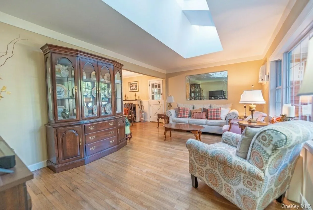 2 Charles Avenue, Huntington, NY, 3 Bedrooms Bedrooms, 7 Rooms Rooms,1 BathroomBathrooms,Residential,For Rent,Charles,0,1058333 2 Charles Avenue, Huntington, NY, 3 Bedrooms Bedrooms, 7 Rooms Rooms,1 BathroomBathrooms,Residential,For Rent,Charles,0,1058333