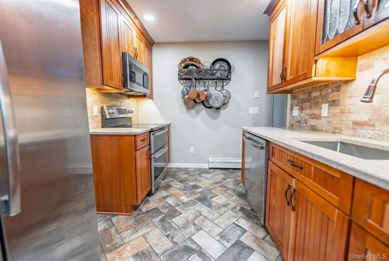 2 Charles Avenue, Huntington, NY, 3 Bedrooms Bedrooms, 7 Rooms Rooms,1 BathroomBathrooms,Residential,For Rent,Charles,0,1058333 2 Charles Avenue, Huntington, NY, 3 Bedrooms Bedrooms, 7 Rooms Rooms,1 BathroomBathrooms,Residential,For Rent,Charles,0,1058333