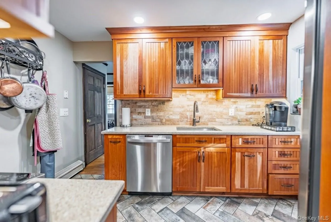 2 Charles Avenue, Huntington, NY, 3 Bedrooms Bedrooms, 7 Rooms Rooms,1 BathroomBathrooms,Residential,For Rent,Charles,0,1058333 2 Charles Avenue, Huntington, NY, 3 Bedrooms Bedrooms, 7 Rooms Rooms,1 BathroomBathrooms,Residential,For Rent,Charles,0,1058333
