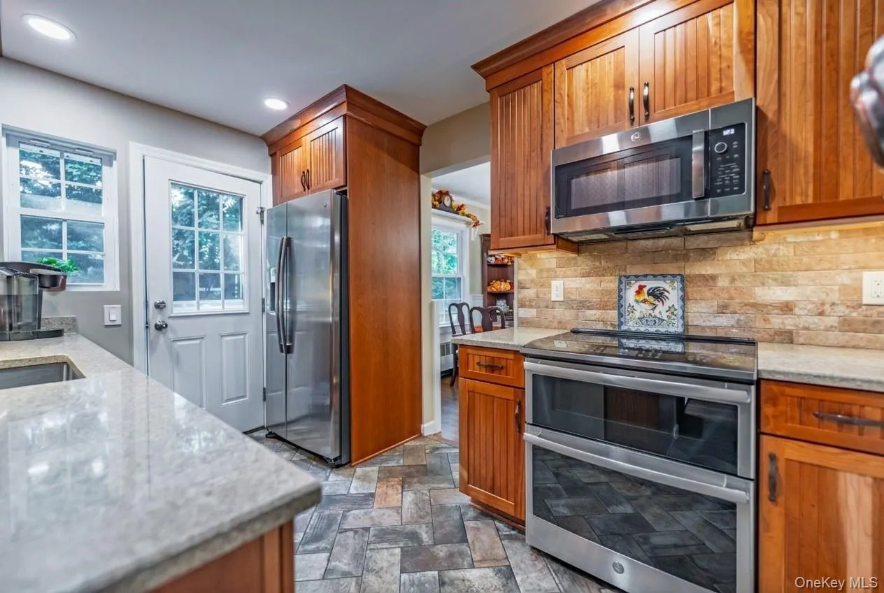 2 Charles Avenue, Huntington, NY, 3 Bedrooms Bedrooms, 7 Rooms Rooms,1 BathroomBathrooms,Residential,For Rent,Charles,0,1058333 2 Charles Avenue, Huntington, NY, 3 Bedrooms Bedrooms, 7 Rooms Rooms,1 BathroomBathrooms,Residential,For Rent,Charles,0,1058333