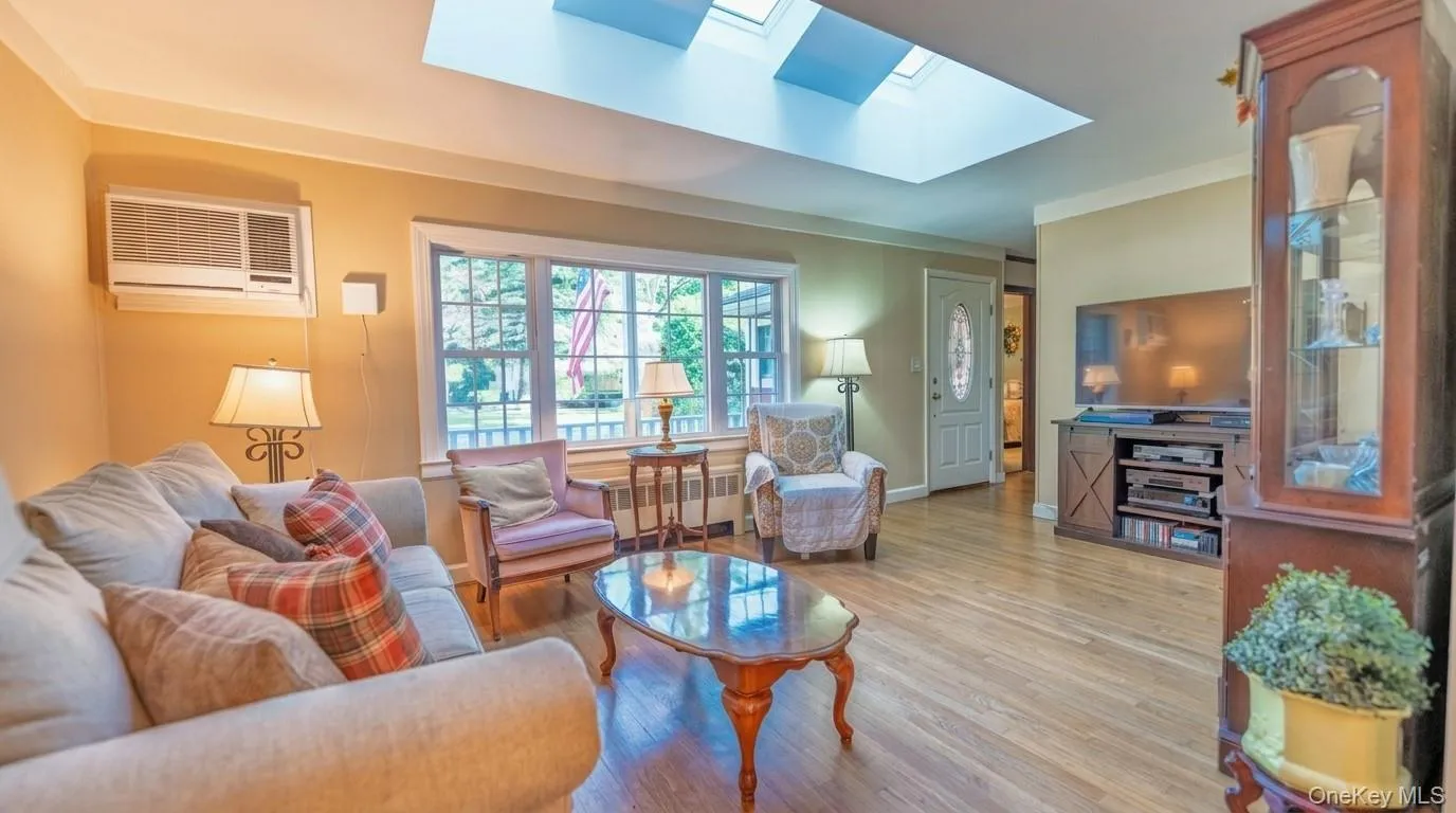 2 Charles Avenue, Huntington, NY, 3 Bedrooms Bedrooms, 7 Rooms Rooms,1 BathroomBathrooms,Residential,For Rent,Charles,0,1058333 2 Charles Avenue, Huntington, NY, 3 Bedrooms Bedrooms, 7 Rooms Rooms,1 BathroomBathrooms,Residential,For Rent,Charles,0,1058333