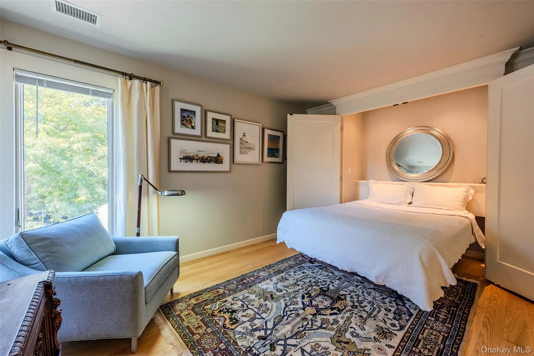 Second bedrooms with built in Murphy bed with built in lighting and electric. Second bedrooms with built in Murphy bed with built in lighting and electric.