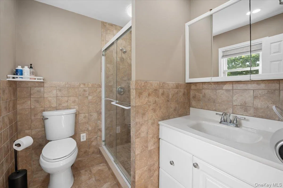 Updated en-suite full bath. Updated en-suite full bath.