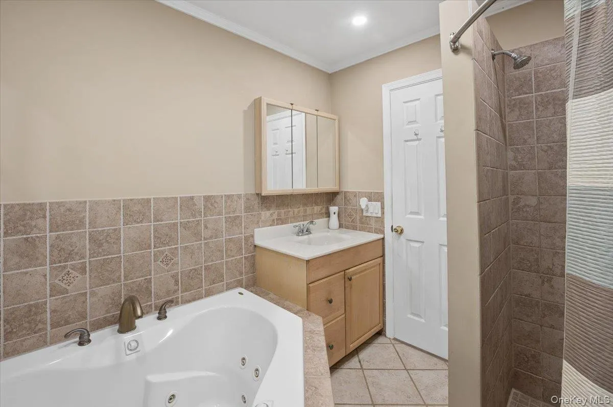 Full main bath Full main bath