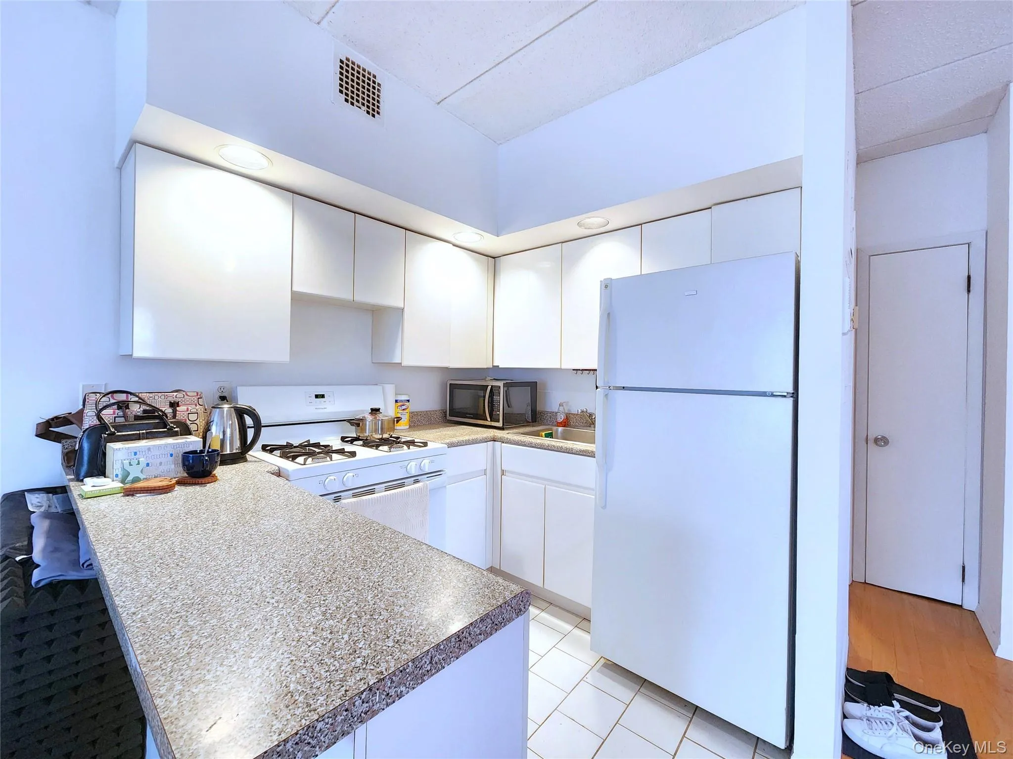 149-15 Barclay Avenue, New York, NY, 1 Bedroom Bedrooms, 4 Room Rooms,1 BathroomBathrooms,Residential Lease,For Rent,Barclay,0,1058347 149-15 Barclay Avenue, New York, NY, 1 Bedroom Bedrooms, 4 Room Rooms,1 BathroomBathrooms,Residential Lease,For Rent,Barclay,0,1058347