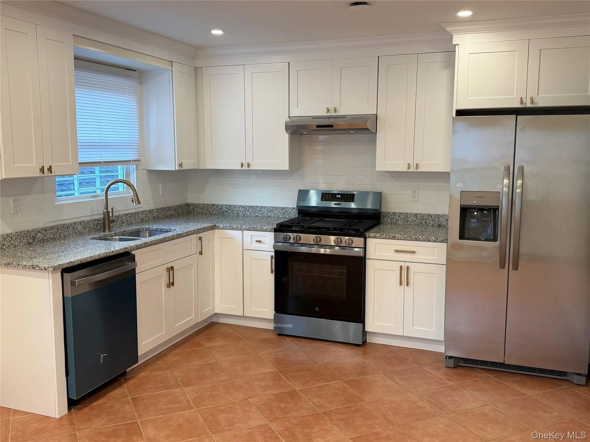 201 Edgewood Avenue, Yonkers, NY, 3 Bedrooms Bedrooms, 5 Rooms Rooms,1 BathroomBathrooms,Residential Lease,For Rent,Edgewood,0,1058370 201 Edgewood Avenue, Yonkers, NY, 3 Bedrooms Bedrooms, 5 Rooms Rooms,1 BathroomBathrooms,Residential Lease,For Rent,Edgewood,0,1058370