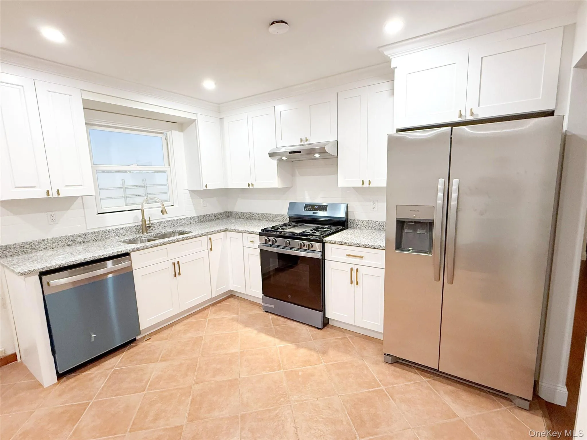 201 Edgewood Avenue, Yonkers, NY, 3 Bedroom Bedrooms, 5 Room Rooms,1 BathroomBathrooms,Residential Lease,For Rent,Edgewood,0,1058370 201 Edgewood Avenue, Yonkers, NY, 3 Bedroom Bedrooms, 5 Room Rooms,1 BathroomBathrooms,Residential Lease,For Rent,Edgewood,0,1058370