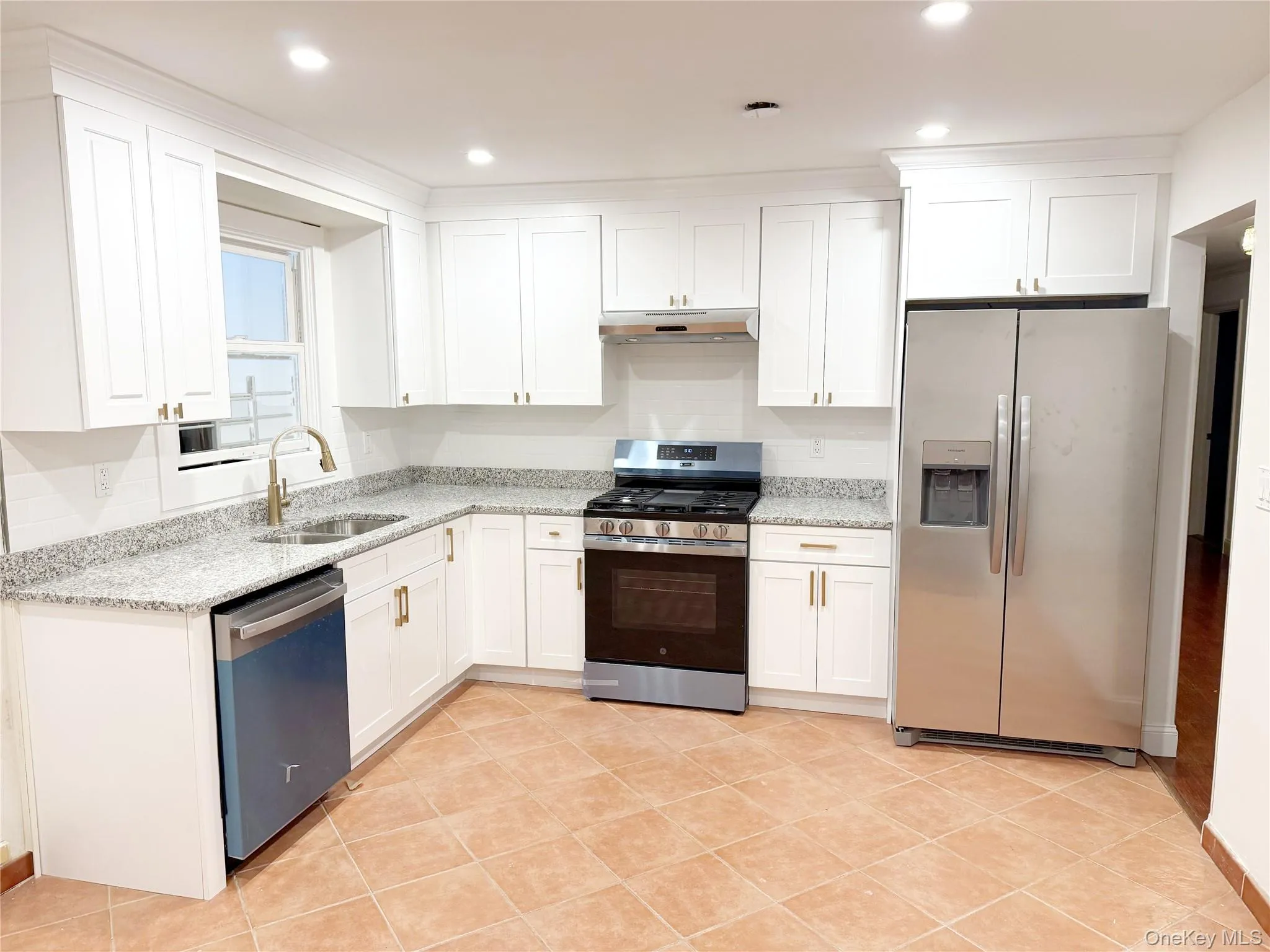 201 Edgewood Avenue, Yonkers, NY, 3 Bedroom Bedrooms, 5 Room Rooms,1 BathroomBathrooms,Residential Lease,For Rent,Edgewood,0,1058370 201 Edgewood Avenue, Yonkers, NY, 3 Bedroom Bedrooms, 5 Room Rooms,1 BathroomBathrooms,Residential Lease,For Rent,Edgewood,0,1058370