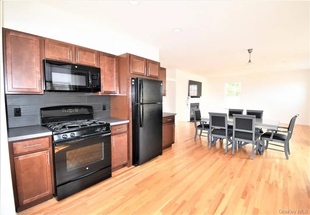 4 High Ridge Lane, Wallkill, NY, 3 Bedroom Bedrooms, 7 Room Rooms,2 BathroomBathrooms,Residential Lease,For Rent,High Ridge,0,1058378 4 High Ridge Lane, Wallkill, NY, 3 Bedroom Bedrooms, 7 Room Rooms,2 BathroomBathrooms,Residential Lease,For Rent,High Ridge,0,1058378