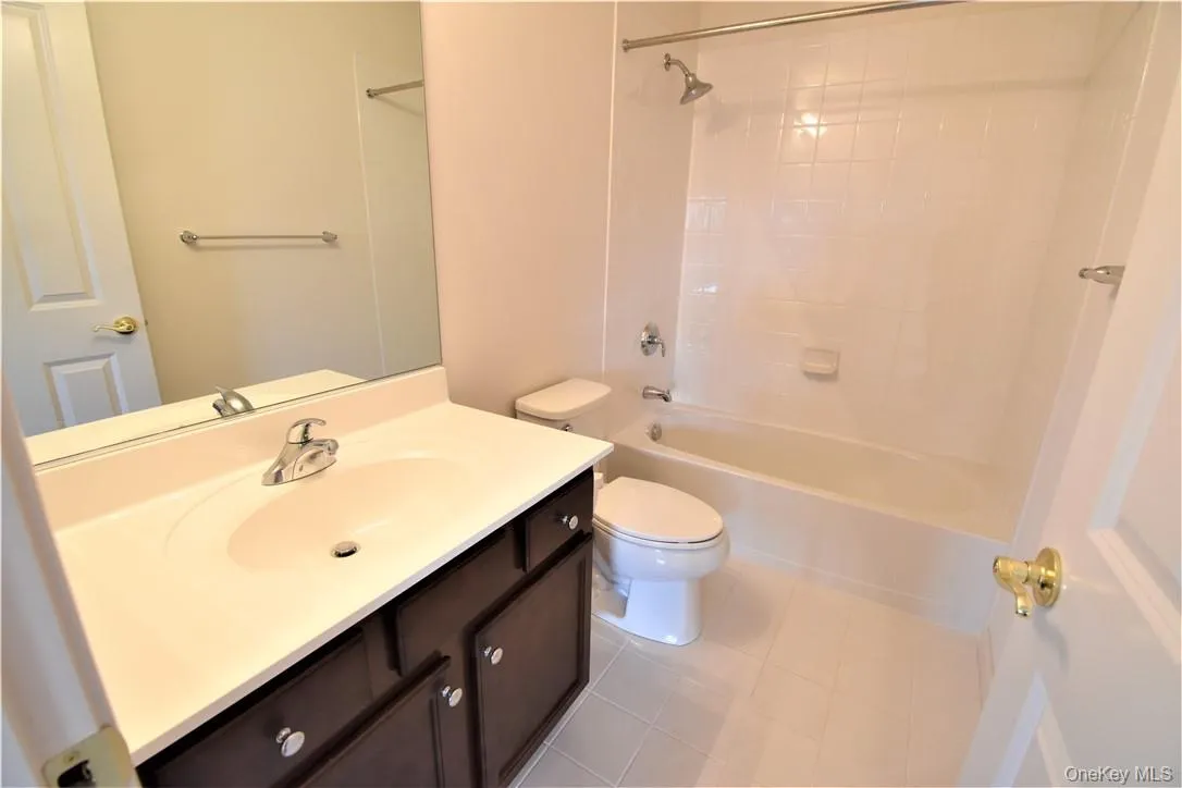 full bathroom on second level full bathroom on second level