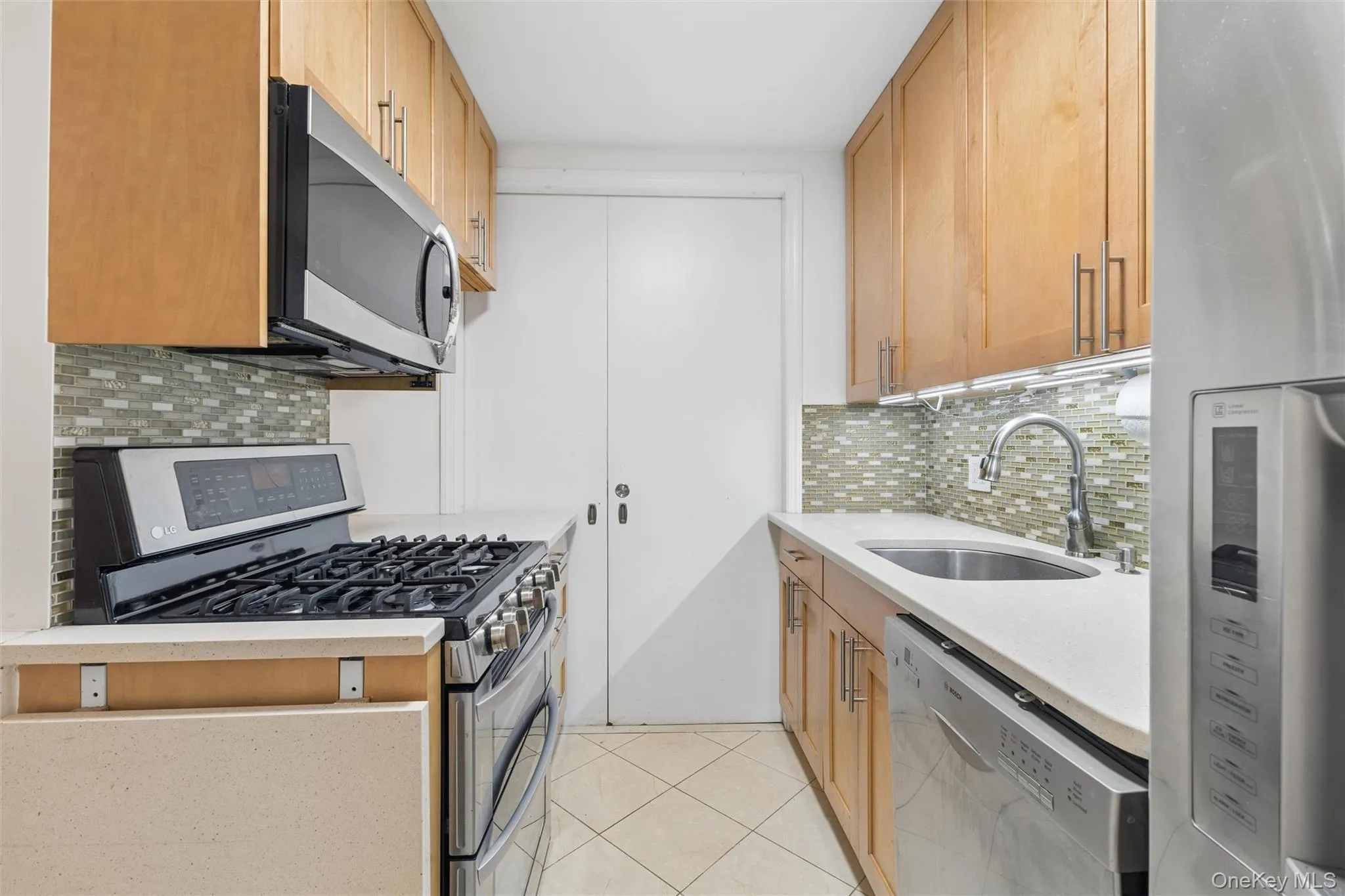 70-25 Yellowstone Boulevard, New York, NY, 2 Bedrooms Bedrooms, 4 Rooms Rooms,1 BathroomBathrooms,Residential,For Rent,Yellowstone,0,1058396 70-25 Yellowstone Boulevard, New York, NY, 2 Bedrooms Bedrooms, 4 Rooms Rooms,1 BathroomBathrooms,Residential,For Rent,Yellowstone,0,1058396