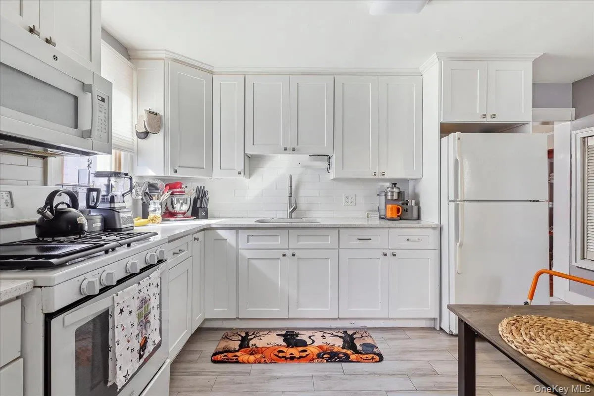 51 Columbia Street, Oyster Bay, NY, 2 Bedrooms Bedrooms, 7 Rooms Rooms,2 BathroomsBathrooms,Residential,For Rent,Columbia,0,1058397 51 Columbia Street, Oyster Bay, NY, 2 Bedrooms Bedrooms, 7 Rooms Rooms,2 BathroomsBathrooms,Residential,For Rent,Columbia,0,1058397
