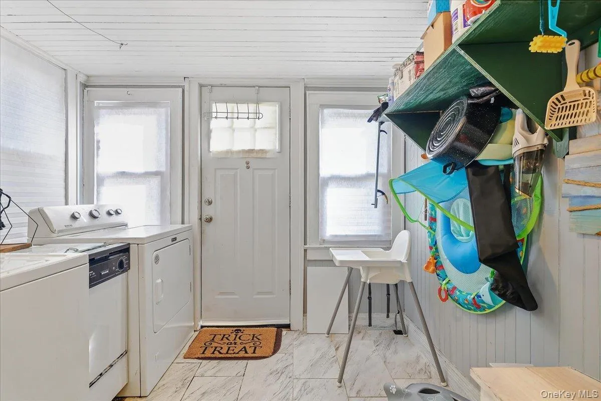 51 Columbia Street, Oyster Bay, NY, 2 Bedrooms Bedrooms, 7 Rooms Rooms,2 BathroomsBathrooms,Residential,For Rent,Columbia,0,1058397 51 Columbia Street, Oyster Bay, NY, 2 Bedrooms Bedrooms, 7 Rooms Rooms,2 BathroomsBathrooms,Residential,For Rent,Columbia,0,1058397