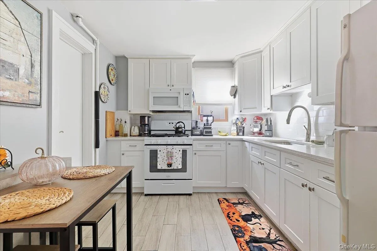 51 Columbia Street, Oyster Bay, NY, 2 Bedrooms Bedrooms, 7 Rooms Rooms,2 BathroomsBathrooms,Residential,For Rent,Columbia,0,1058397 51 Columbia Street, Oyster Bay, NY, 2 Bedrooms Bedrooms, 7 Rooms Rooms,2 BathroomsBathrooms,Residential,For Rent,Columbia,0,1058397