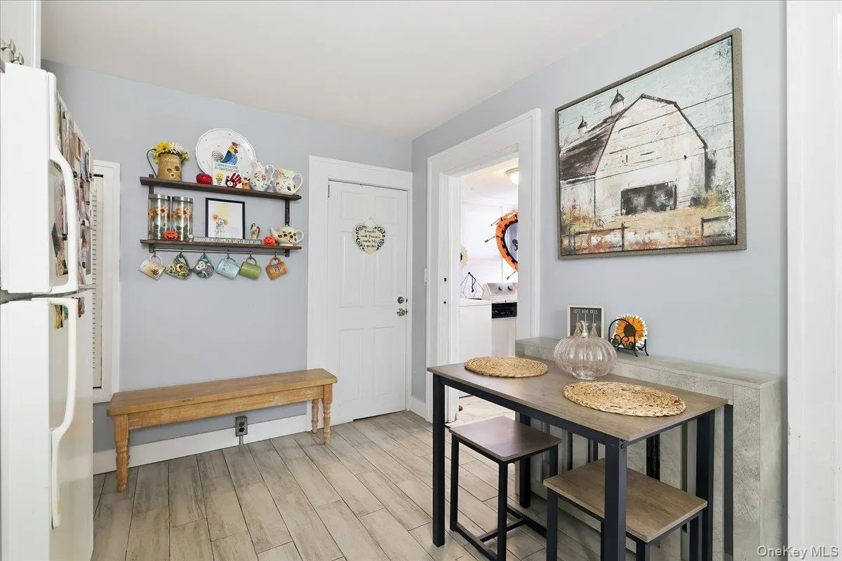 51 Columbia Street, Oyster Bay, NY, 2 Bedrooms Bedrooms, 7 Rooms Rooms,2 BathroomsBathrooms,Residential,For Rent,Columbia,0,1058397 51 Columbia Street, Oyster Bay, NY, 2 Bedrooms Bedrooms, 7 Rooms Rooms,2 BathroomsBathrooms,Residential,For Rent,Columbia,0,1058397