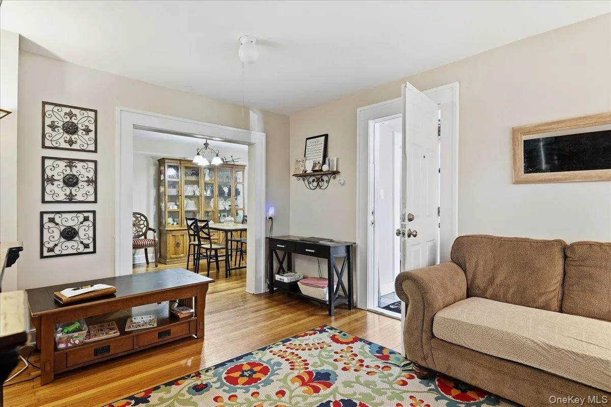 51 Columbia Street, Oyster Bay, NY, 2 Bedrooms Bedrooms, 7 Rooms Rooms,2 BathroomsBathrooms,Residential,For Rent,Columbia,0,1058397 51 Columbia Street, Oyster Bay, NY, 2 Bedrooms Bedrooms, 7 Rooms Rooms,2 BathroomsBathrooms,Residential,For Rent,Columbia,0,1058397