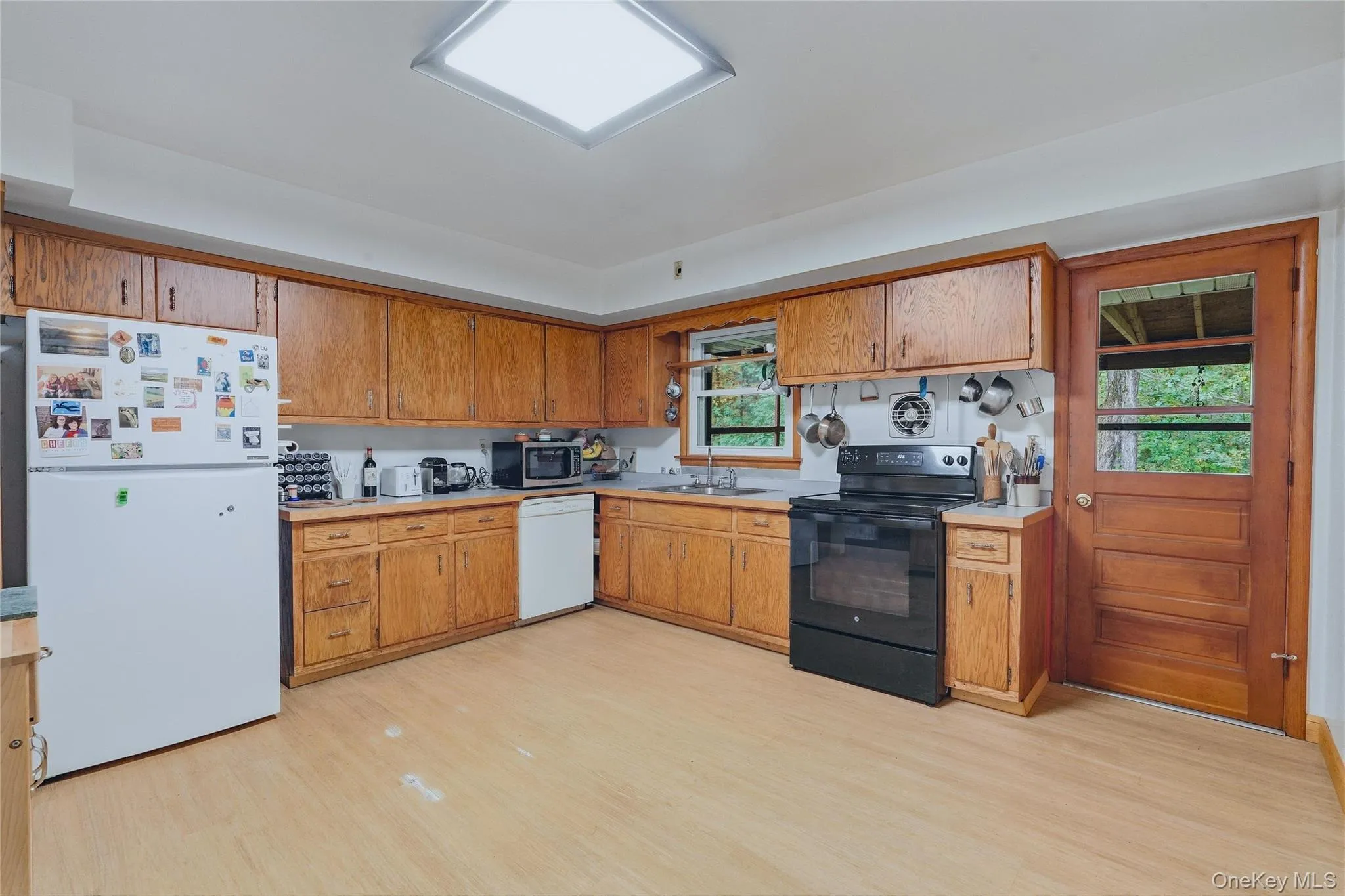 5 Stonehedge Avenue, New Paltz, NY, 3 Bedrooms Bedrooms, 8 Rooms Rooms,1 BathroomBathrooms,Residential,For Rent,Stonehedge,0,1058398 5 Stonehedge Avenue, New Paltz, NY, 3 Bedrooms Bedrooms, 8 Rooms Rooms,1 BathroomBathrooms,Residential,For Rent,Stonehedge,0,1058398