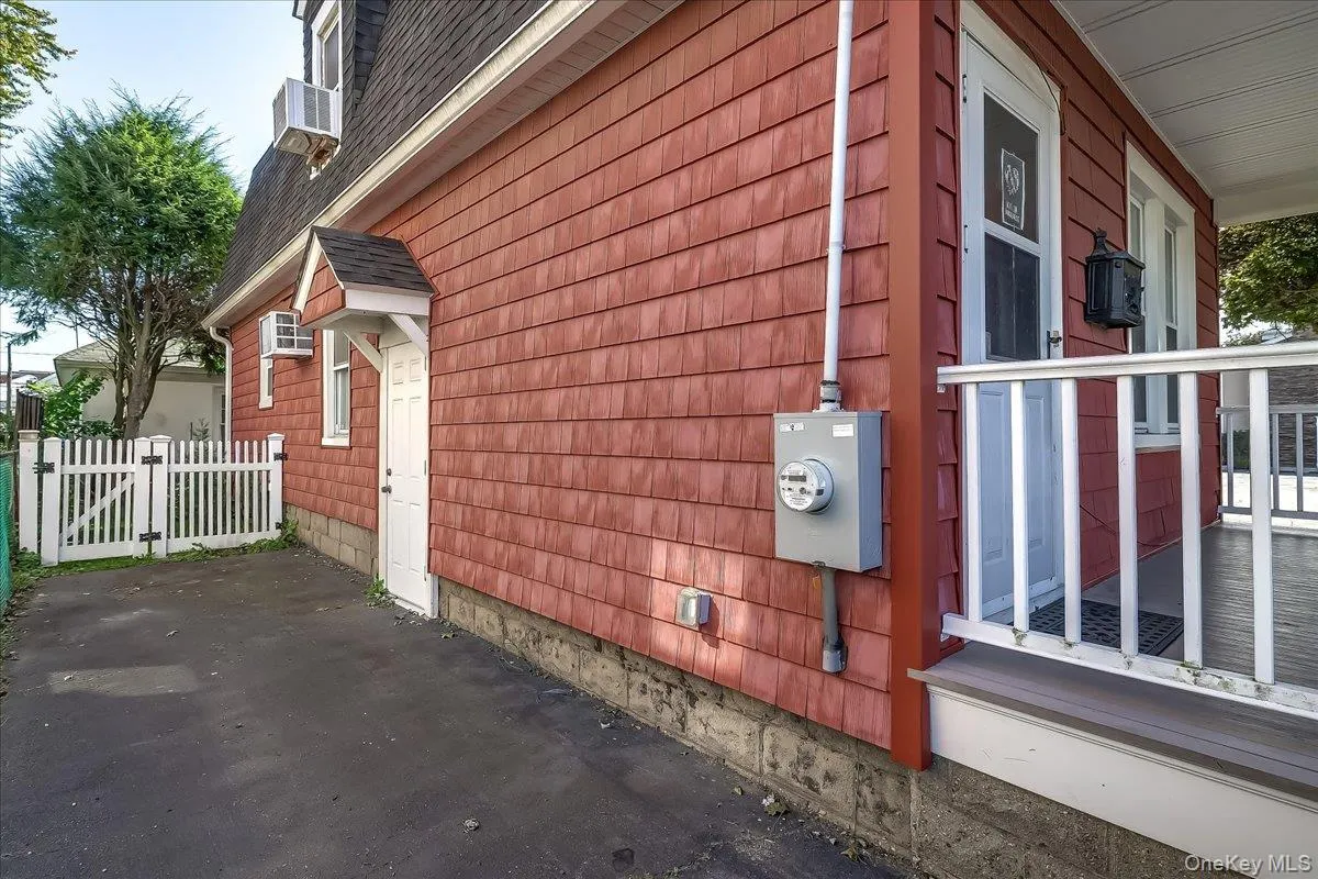 55 Columbia Street, Oyster Bay, NY, 3 Bedrooms Bedrooms, 6 Rooms Rooms,1 BathroomBathrooms,Residential,For Rent,Columbia,0,1058400 55 Columbia Street, Oyster Bay, NY, 3 Bedrooms Bedrooms, 6 Rooms Rooms,1 BathroomBathrooms,Residential,For Rent,Columbia,0,1058400