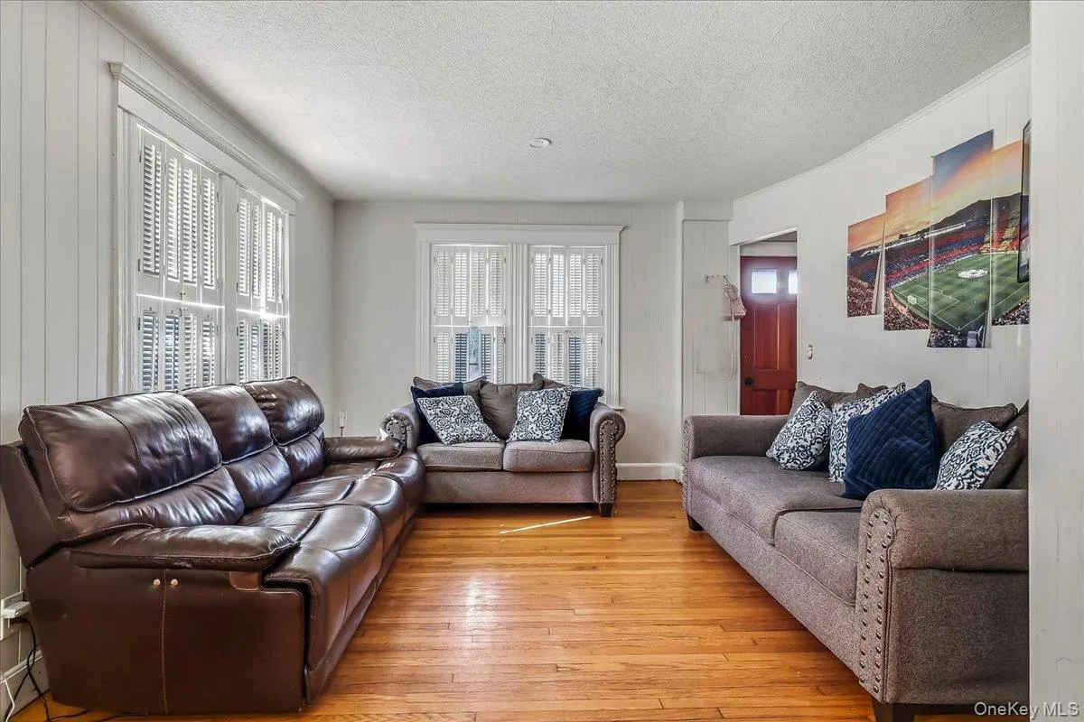 55 Columbia Street, Oyster Bay, NY, 3 Bedrooms Bedrooms, 6 Rooms Rooms,1 BathroomBathrooms,Residential,For Rent,Columbia,0,1058400 55 Columbia Street, Oyster Bay, NY, 3 Bedrooms Bedrooms, 6 Rooms Rooms,1 BathroomBathrooms,Residential,For Rent,Columbia,0,1058400