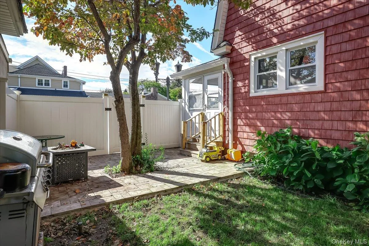 55 Columbia Street, Oyster Bay, NY, 3 Bedrooms Bedrooms, 6 Rooms Rooms,1 BathroomBathrooms,Residential,For Rent,Columbia,0,1058400 55 Columbia Street, Oyster Bay, NY, 3 Bedrooms Bedrooms, 6 Rooms Rooms,1 BathroomBathrooms,Residential,For Rent,Columbia,0,1058400